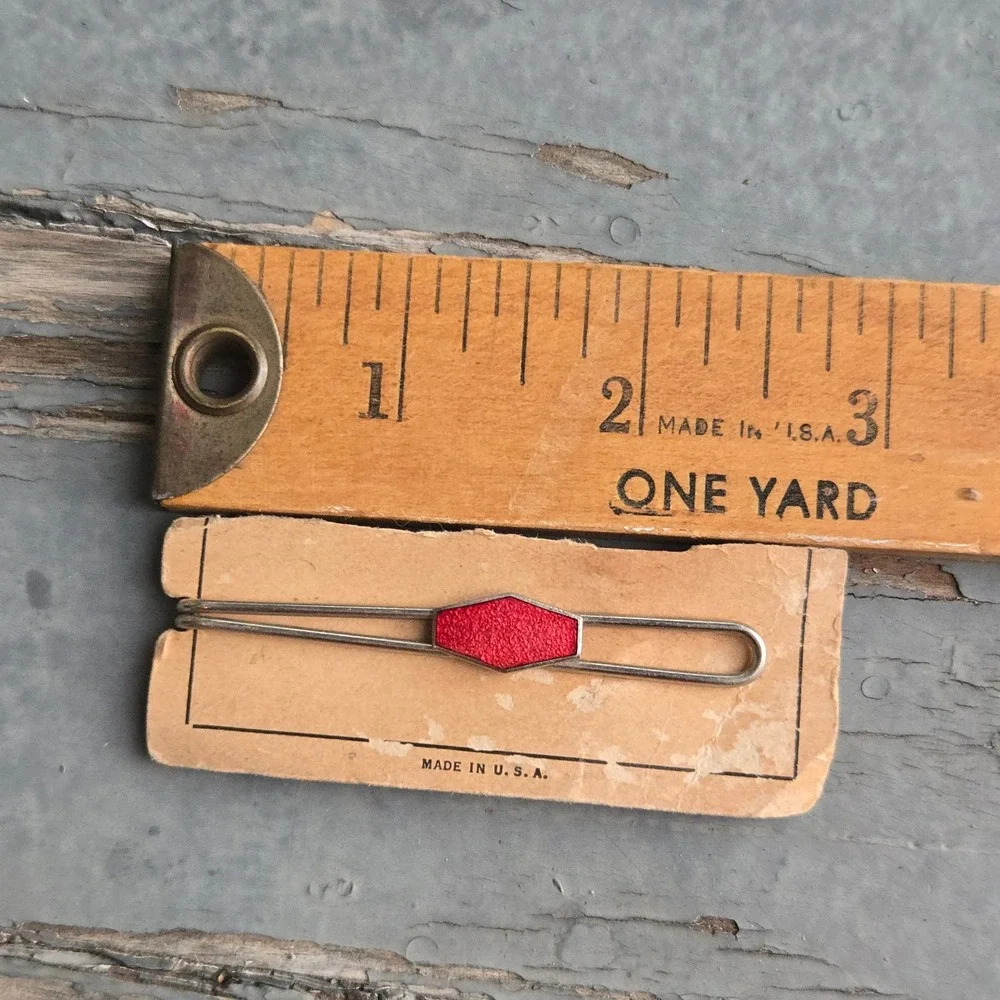 VTG Deadstock Hexagon Glitter Tie Clip Red Silver Men Enamel  USA Unbranded 2.75